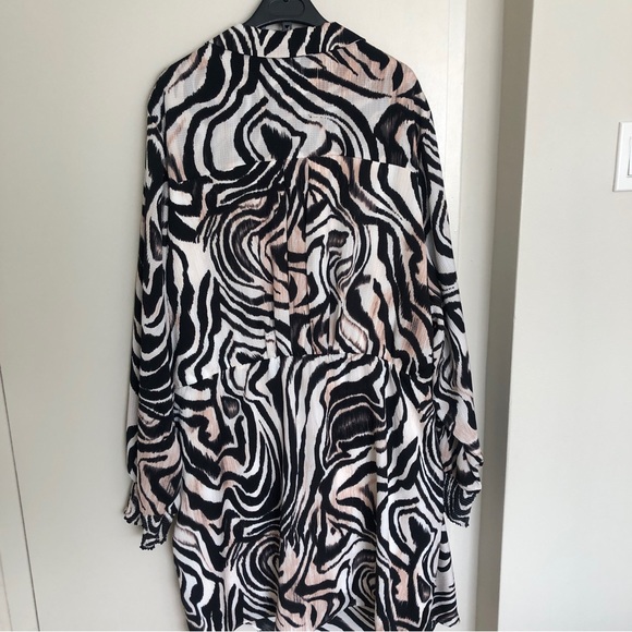 Anthropologie printed wrap dress. - Picture 7 of 14
